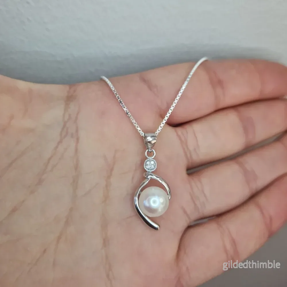 Silverhänge – Pärla & kristaller Silverhänge – Pärla & kristaller