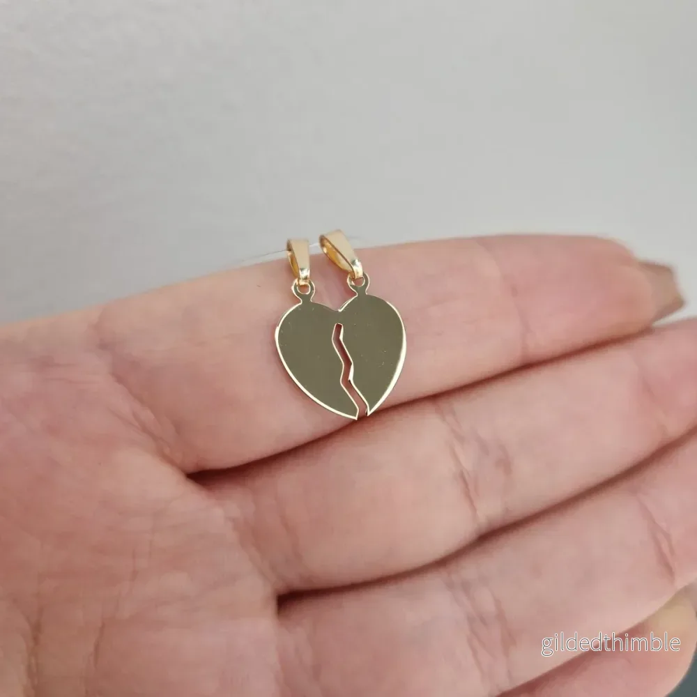Bryt hjärta 18k guld hängsmycke