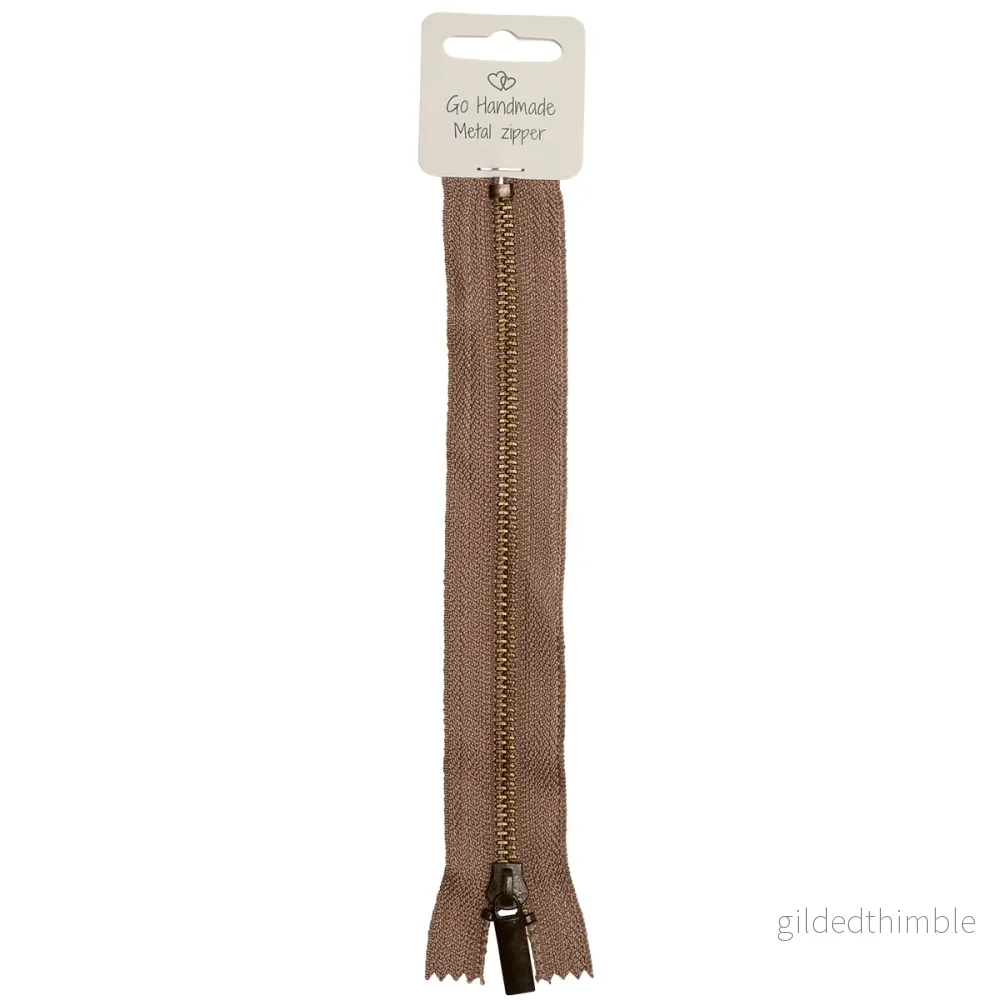 Dragkedja beige/brons 20 cm. Dragkedja beige/brons 20 cm.