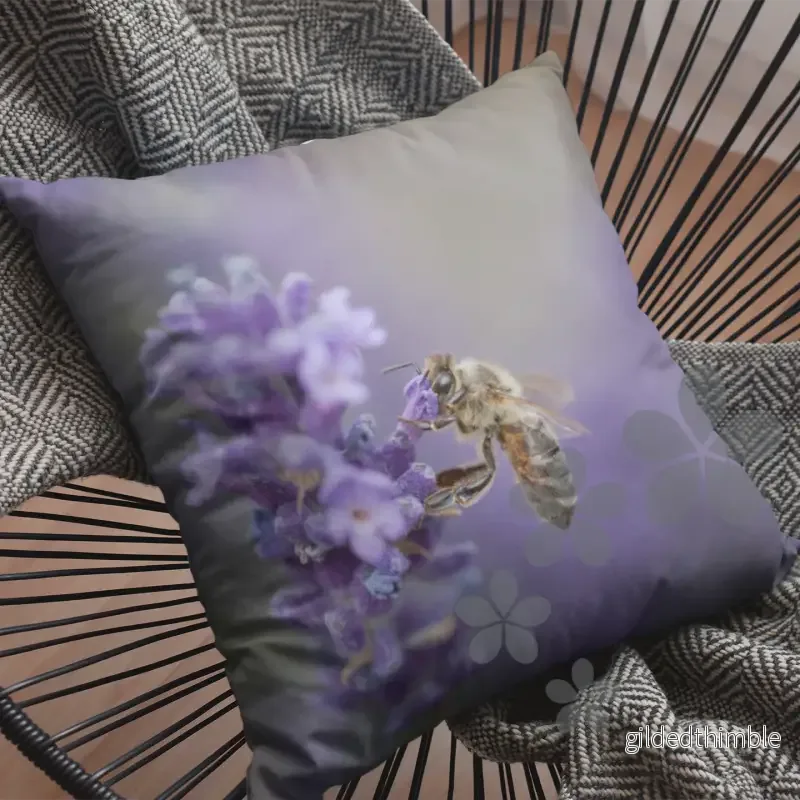 Dekoratīvais spilvens | kolekcija «Lavandu zeme» | «Lavanda un bite» - Bild 2