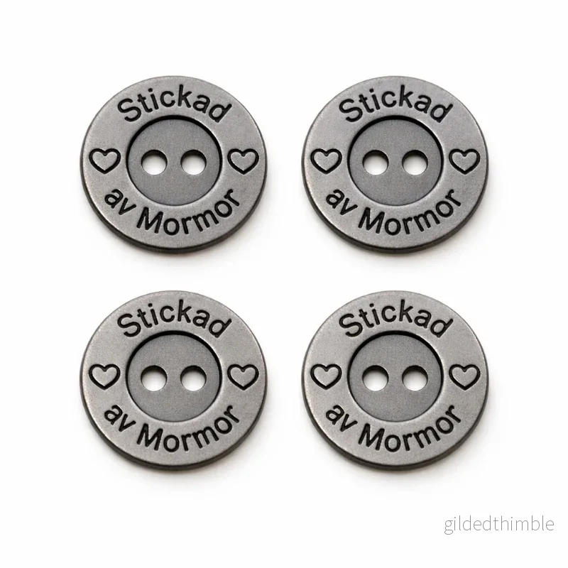 Metallknappar ”Stickad av” 4-pack Metallknappar ”Stickad av” 4-pack