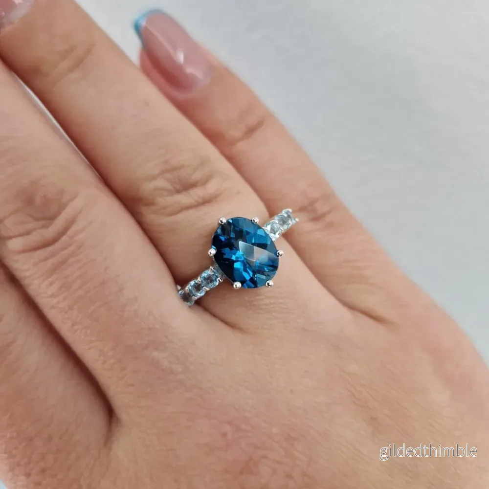 Ring med Tanzanite i vitguld Ring med Tanzanite i vitguld