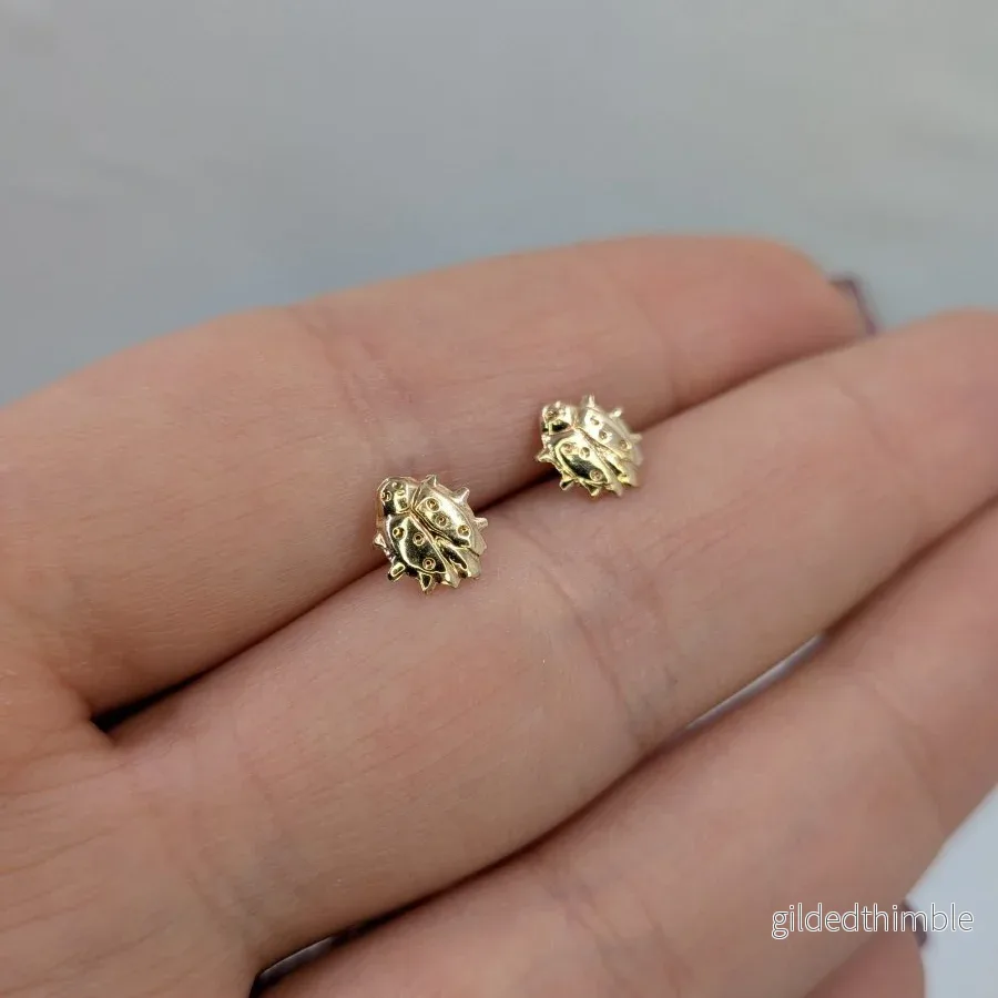 Örhängen nyckelpiga 18k guld Örhängen nyckelpiga 18k guld