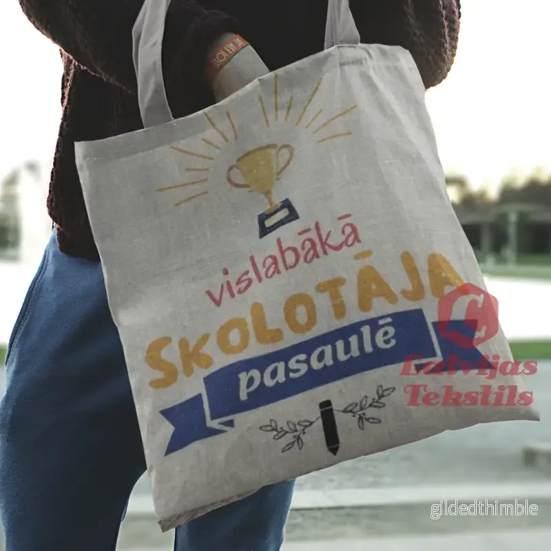 Pelēka lina auduma maisiņš «Vislabākā skolotāja pasaulē» | kolekcija «Māci.Mīli.Iedvesmo.»