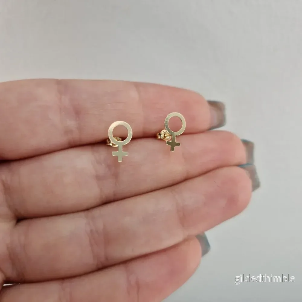 Örhängen kvinnosymbol i 18k guld Örhängen kvinnosymbol i 18k guld