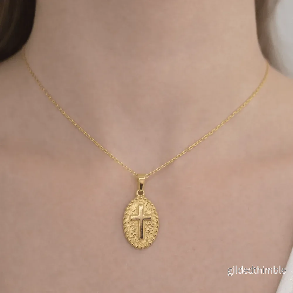 Kors halsband med platta i rostfritt stål - 18k guldpläterad - Bild 2
