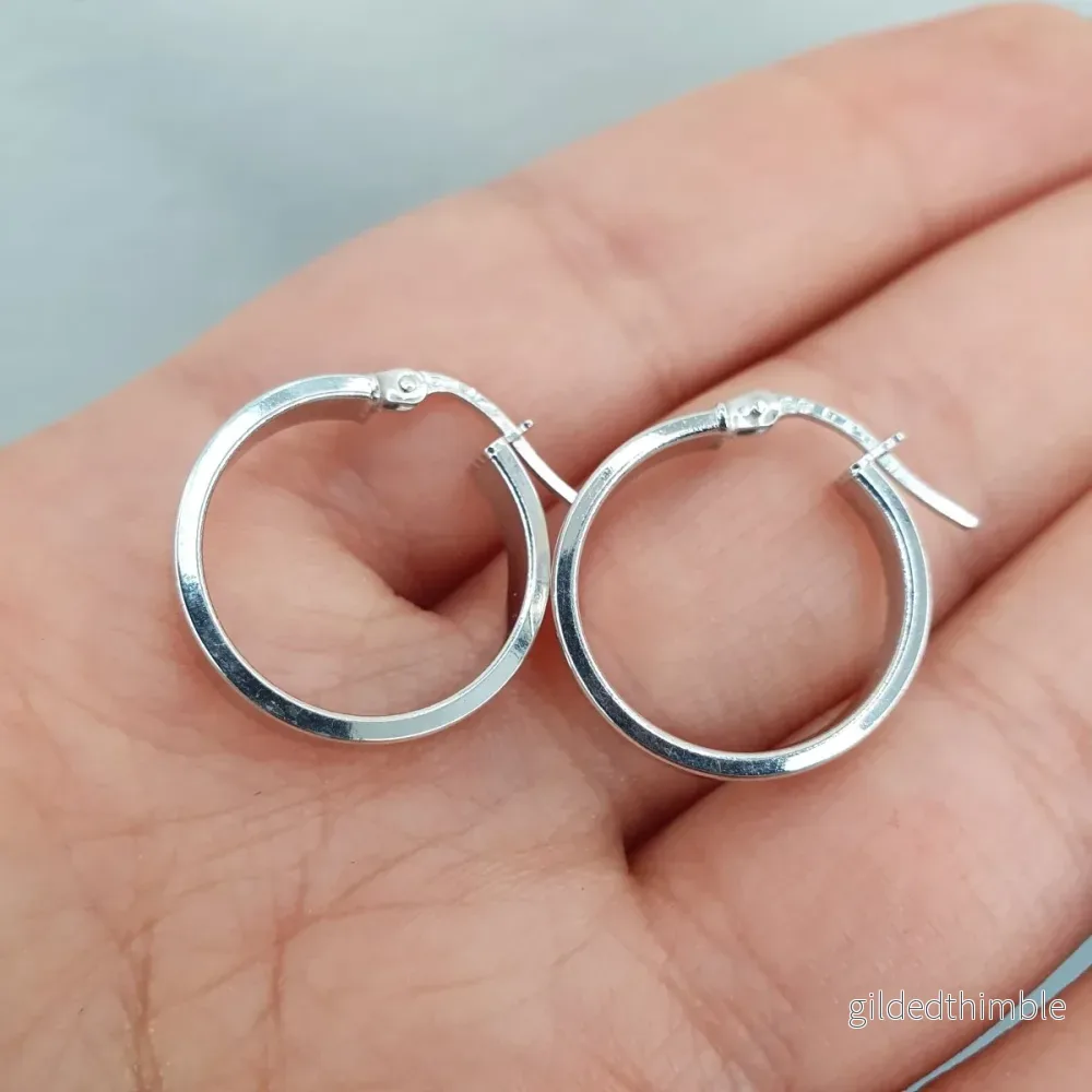 Creoler i 18k vitguld rak design - Bild 3