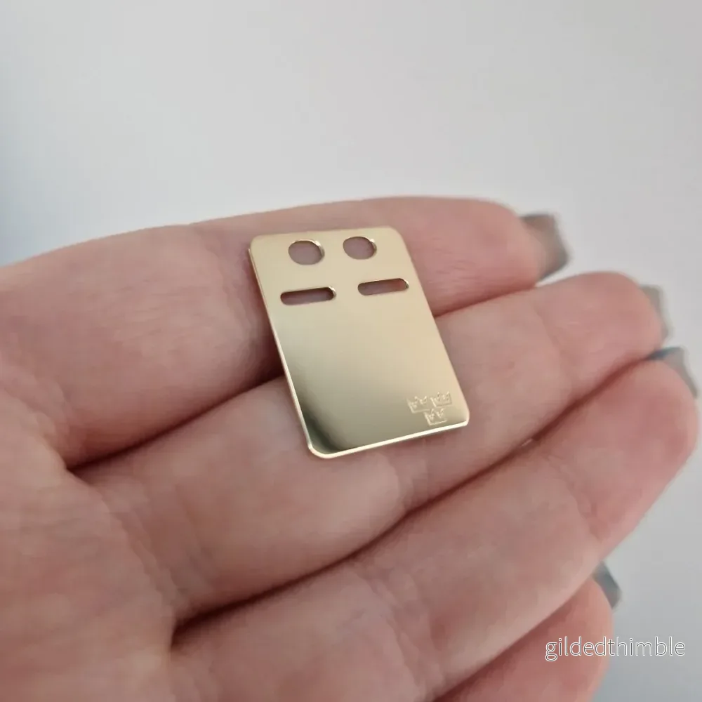 ID-bricka 18k guld 17x23mm ID-bricka 18k guld 17x23mm