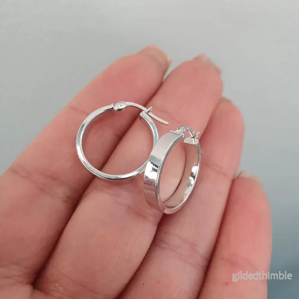 Creoler i 18k vitguld rak design