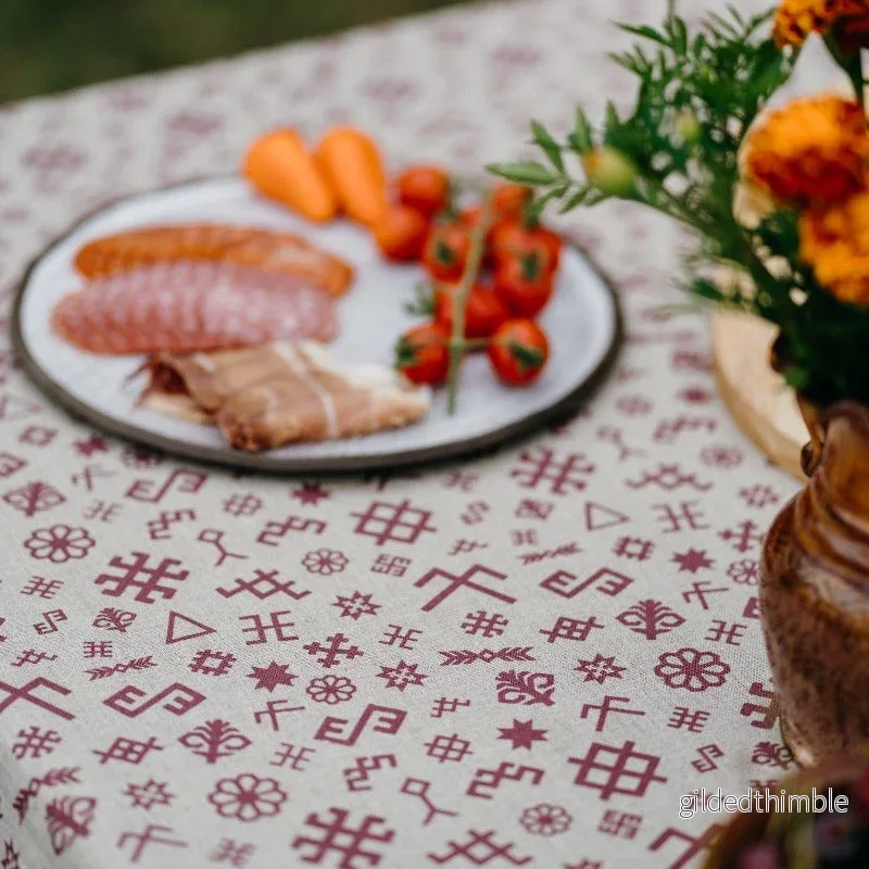 Lina galdauts | Kolekcija Etnogrāfiskās zīmes | bordo Lina galdauts | Kolekcija Etnogrāfiskās zīmes | bordo