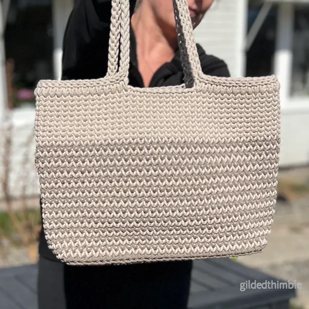 Materialkit ”Celine” – En väska i Junior som ser stickad ut