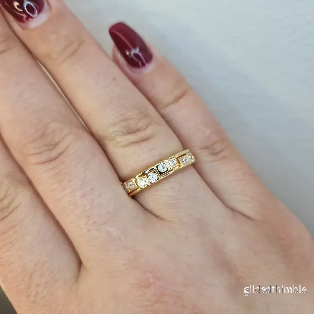 Ring 18k guld med 8 stenar Ring 18k guld med 8 stenar