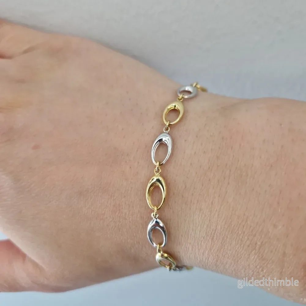 Armband två färgat 18k guld ovala ringar Armband två färgat 18k guld ovala ringar