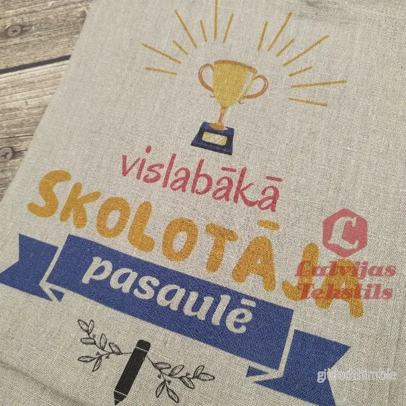 Pelēka lina auduma maisiņš «Vislabākā skolotāja pasaulē» | kolekcija «Māci.Mīli.Iedvesmo.» - Bild 2