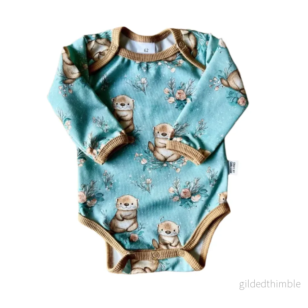 Body baby med bävermönster, stl 56-86, nyfödd-1,5 år | Ekologisk bomull Body baby med bävermönster, stl 56-86, nyfödd-1,5 år | Ekologisk bomull