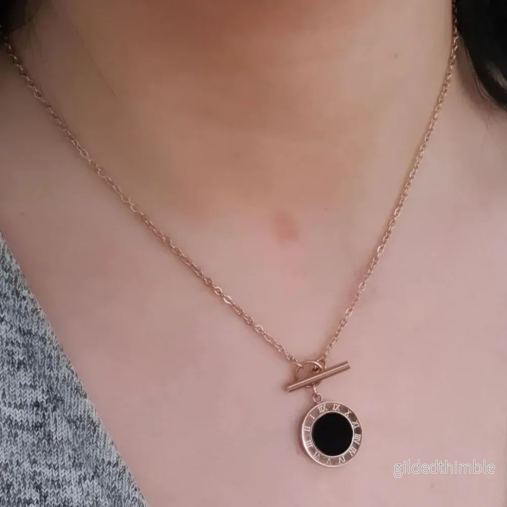Riviera halsband mono (roséguld)
