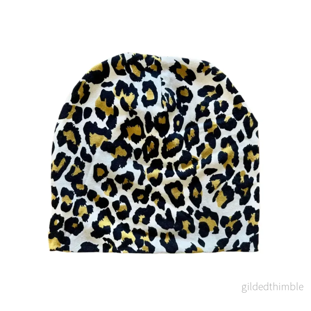 Mössa, med leopardmönster| stl 46-52, 1-10år| ekologisk bomull