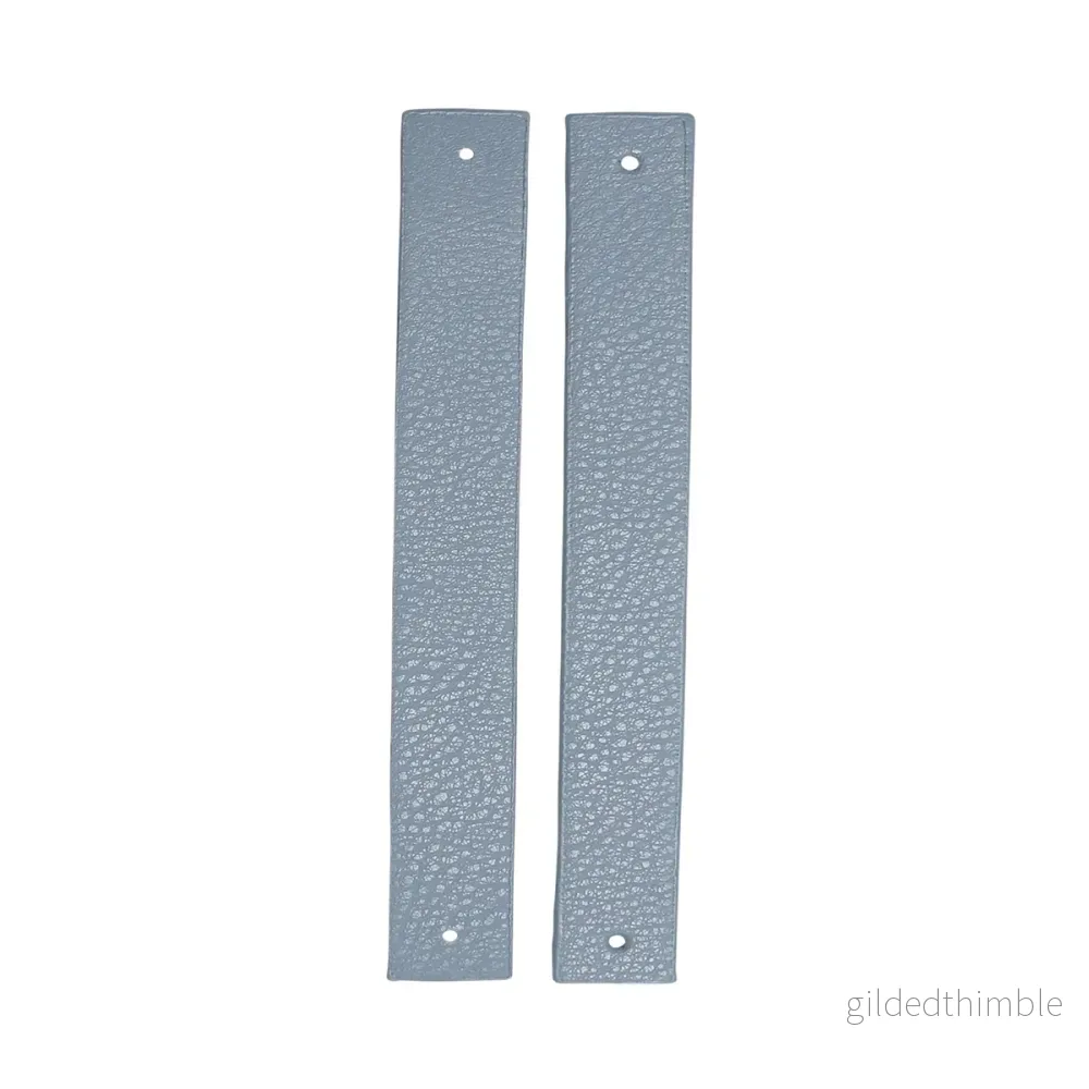 Remmar med nithål – konstläder – 2-p. – 18 x 2,2 cm. – Blåa Remmar med nithål – konstläder – 2-p. – 18 x 2,2 cm. – Blåa