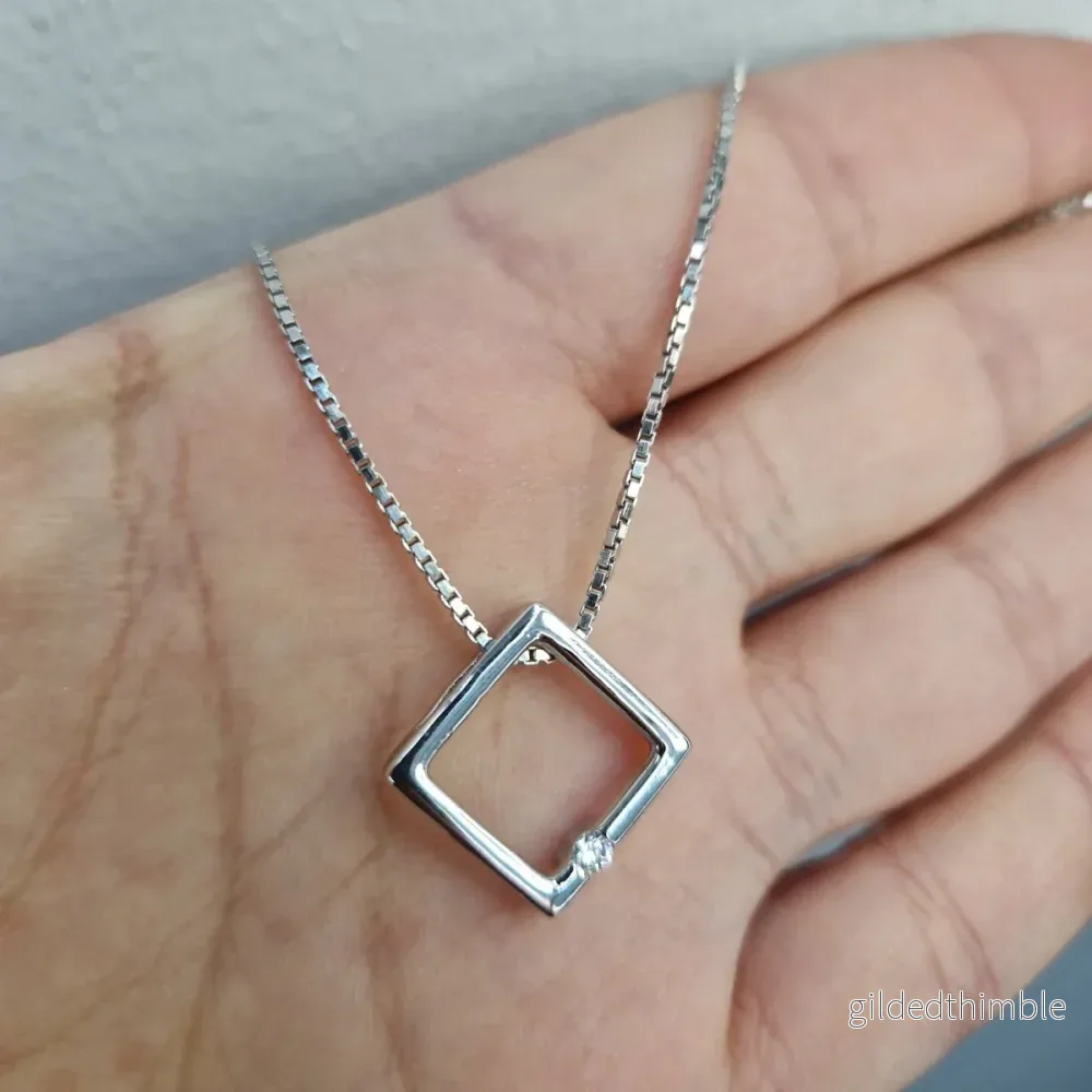 Halsband & hängsmycke Kvadrat